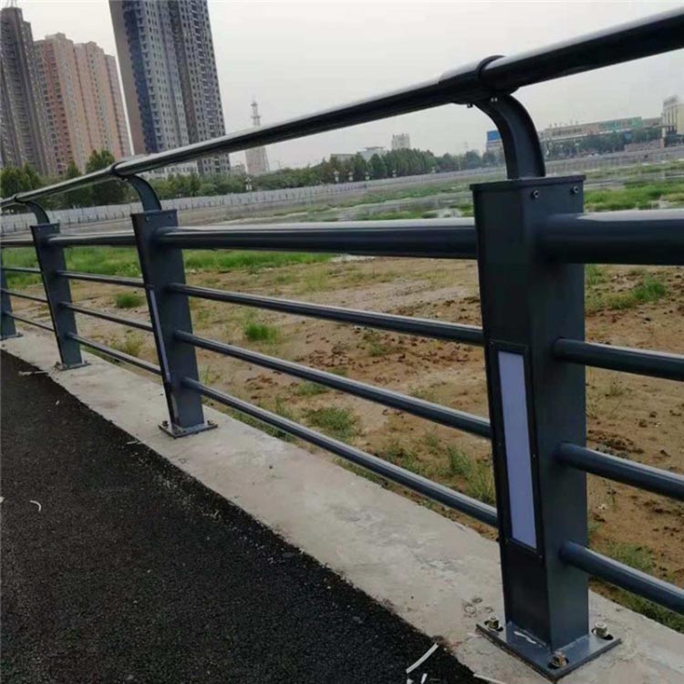 燈光護(hù)欄
